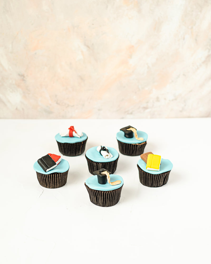 6 Graduation Theme Cupcakes