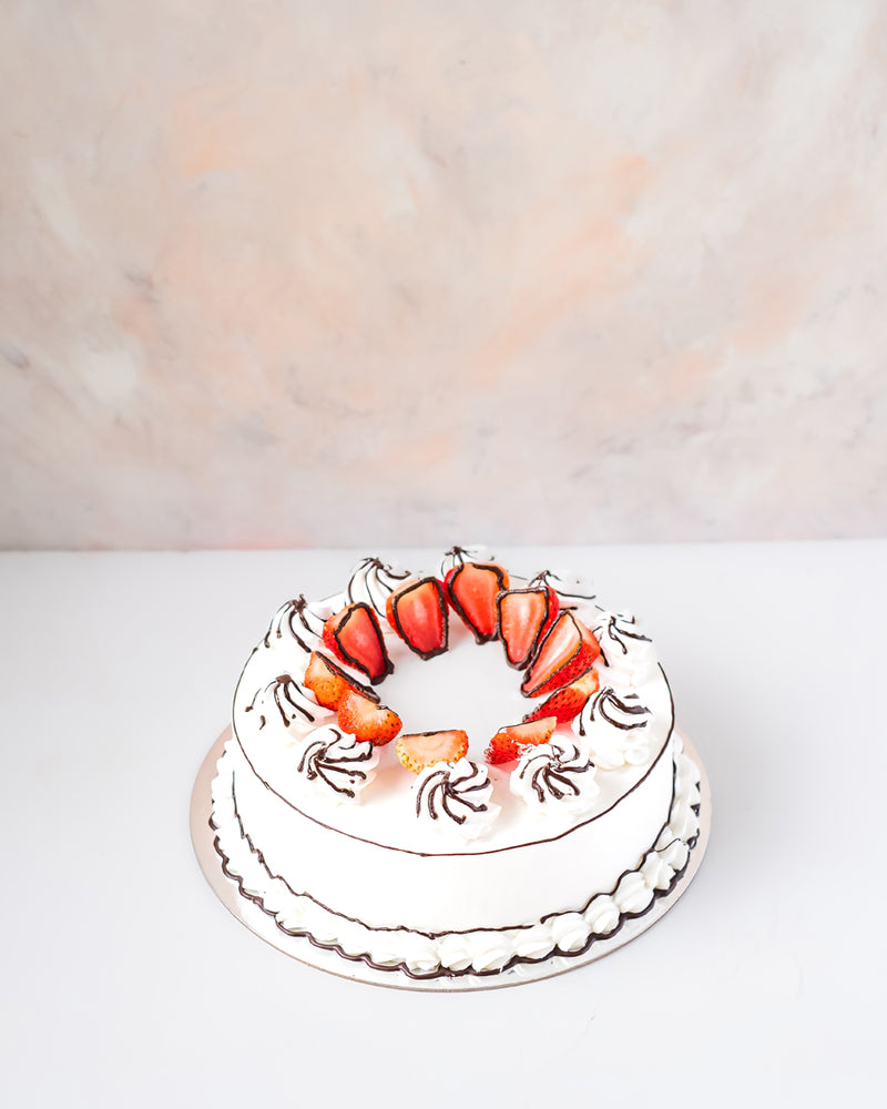 1kg Cartoon Cake with Strawberries