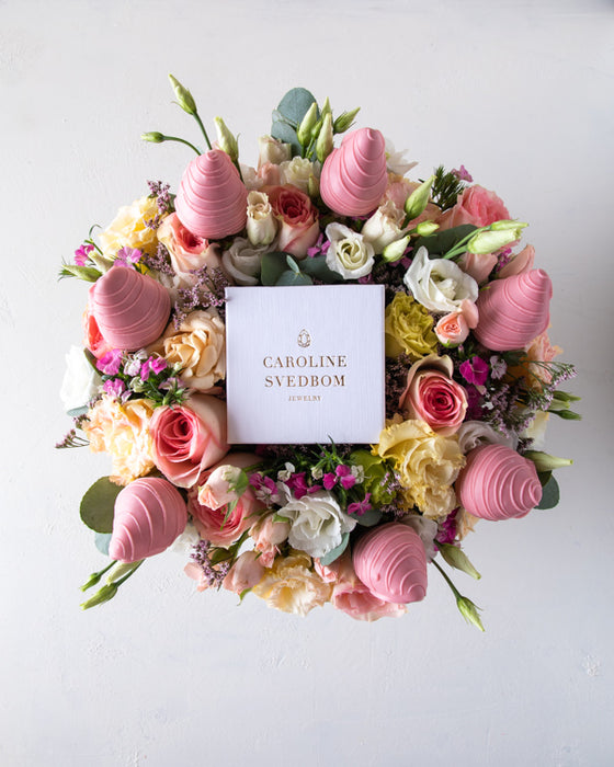 Letter Necklace Hamper