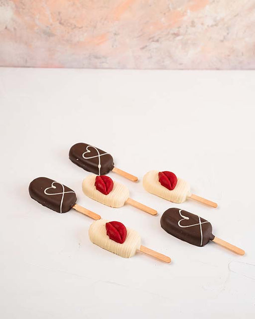 White and Dark Chocolate Cakesicles